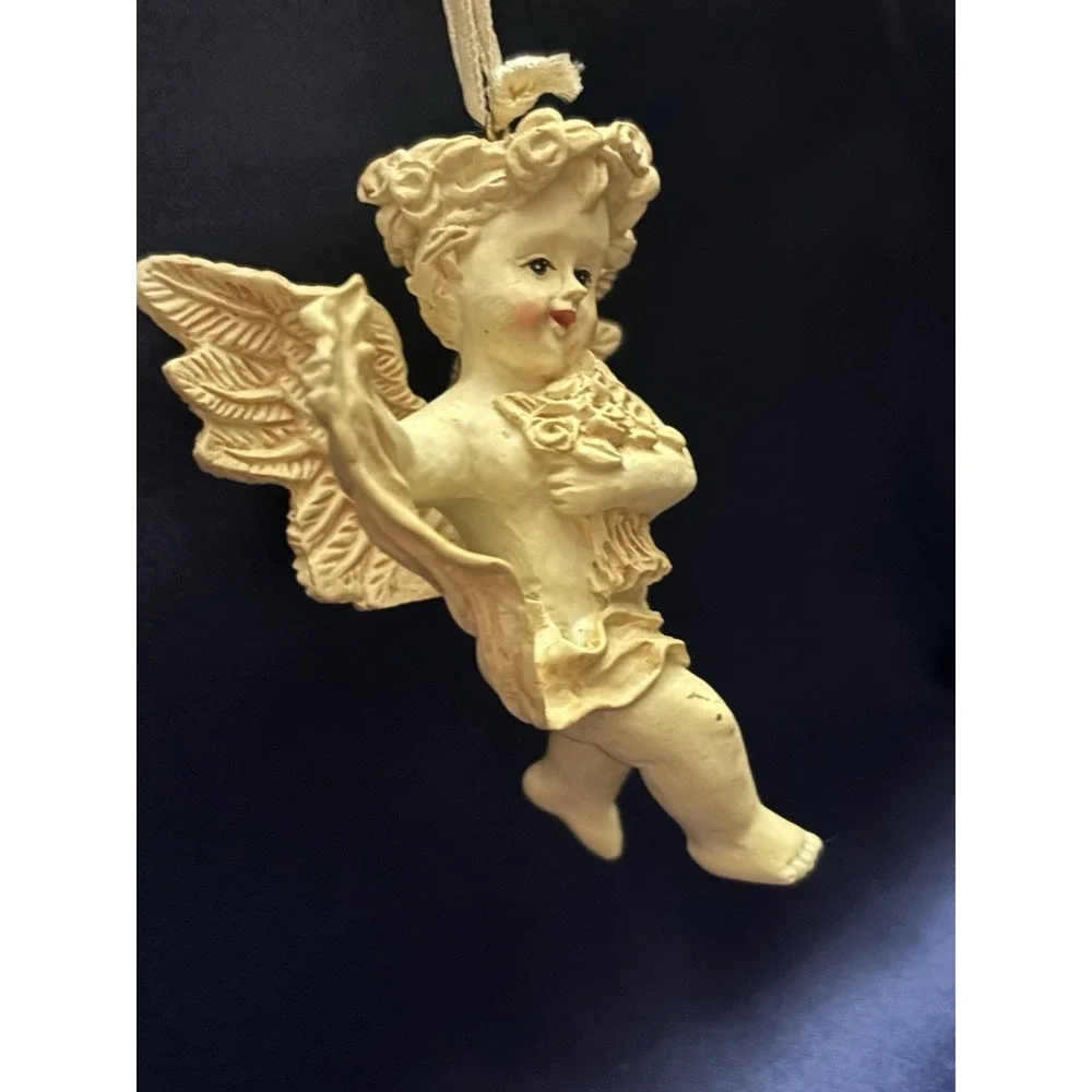 Vintage 1996 Avon Cherub Angel Ornament Bouquet of Flowers Original Box